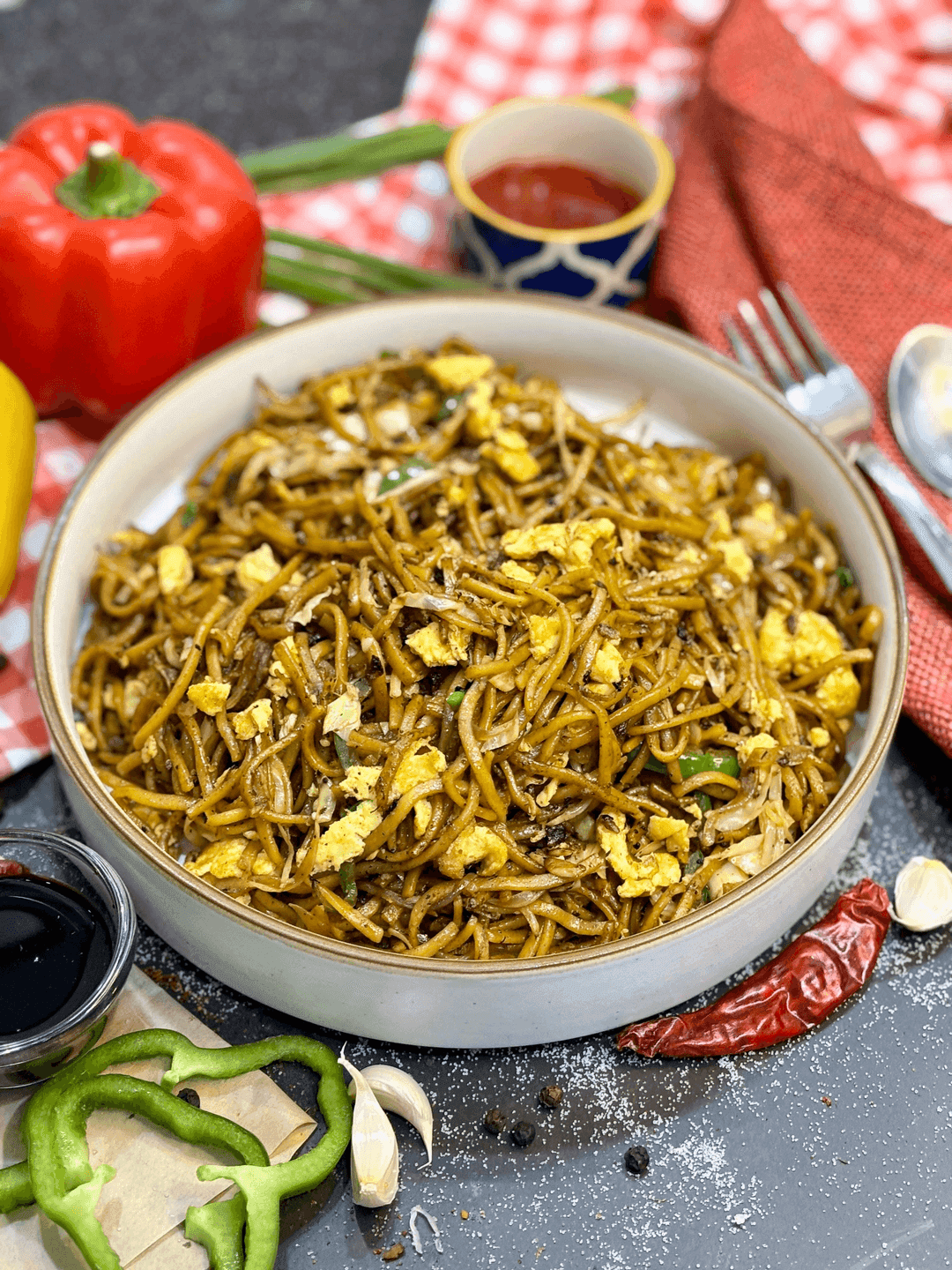 Egg Hakka Noodles